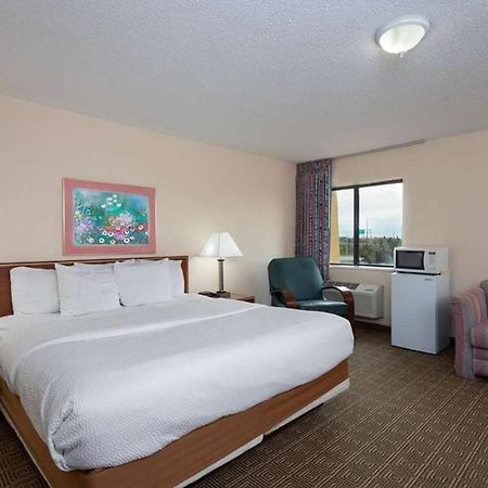 La Quinta Inn By Wyndham Indianapolis East-Post Drive Exterior foto