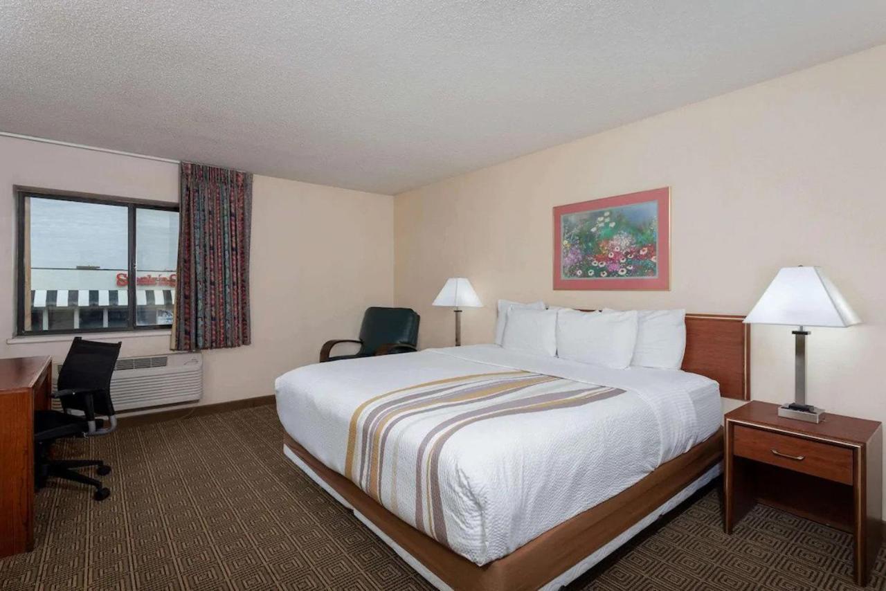 La Quinta Inn By Wyndham Indianapolis East-Post Drive Exterior foto