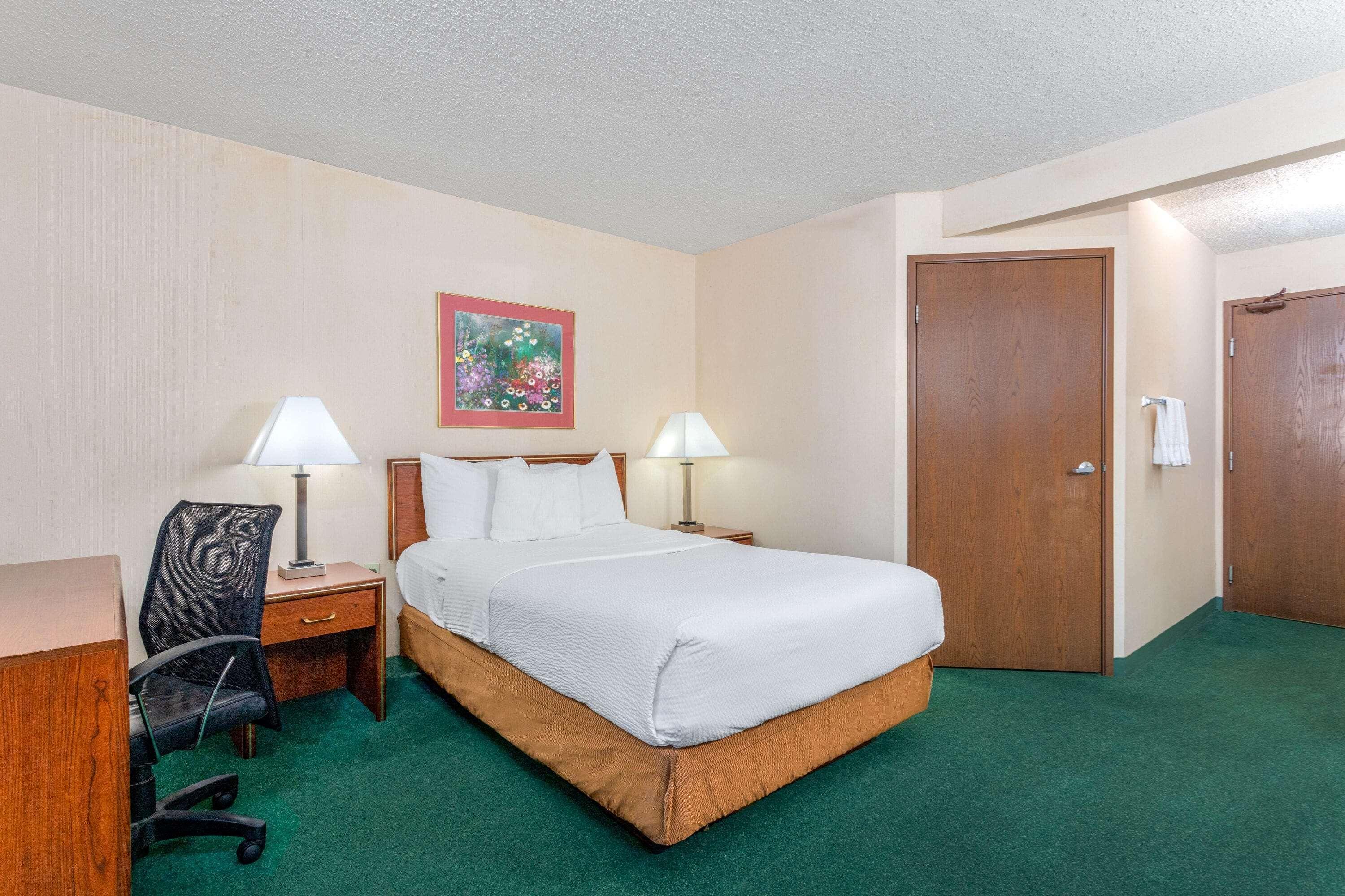 La Quinta Inn By Wyndham Indianapolis East-Post Drive Exterior foto