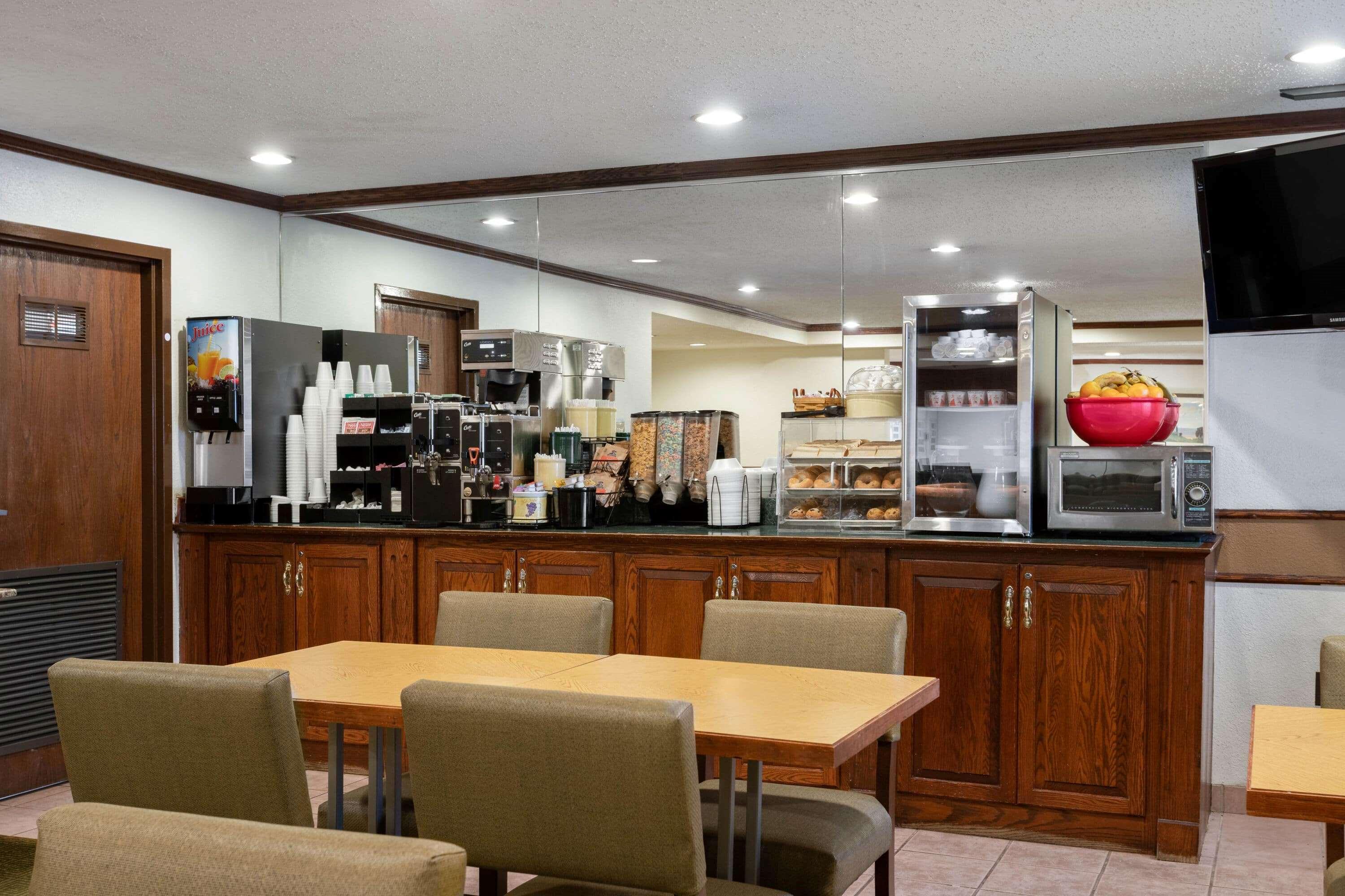 La Quinta Inn By Wyndham Indianapolis East-Post Drive Exterior foto